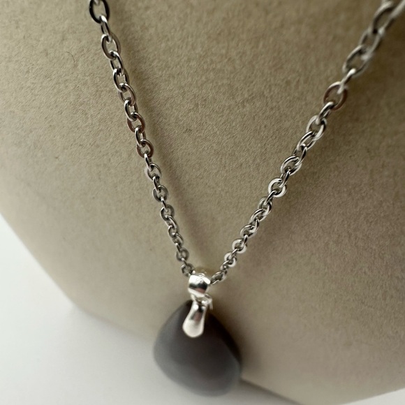 Elegant Long Oval Agate Pendant Necklace - Picture 8 of 8